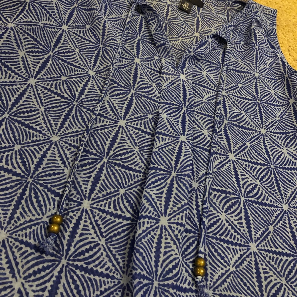 Sheer patterned Gap blouse - Picture 2 of 4